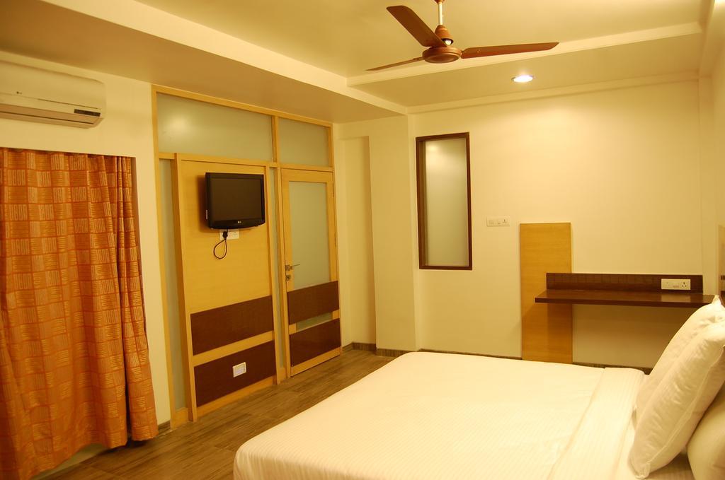 Hotel Bhagyalaxmi Shirdi Exterior photo